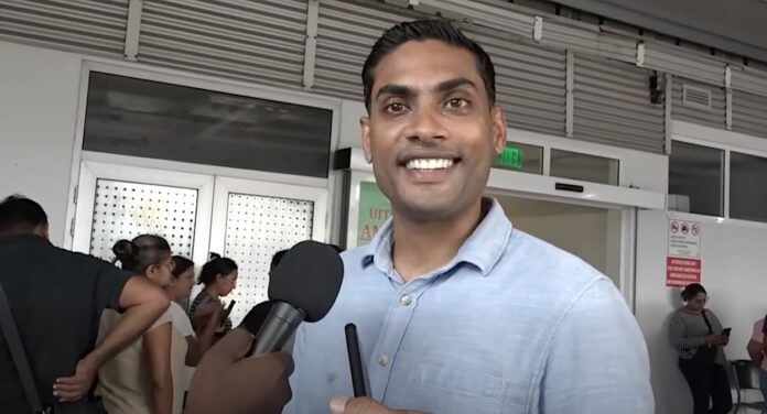 Rishanu Santokhi open over overlijden vader: 'Ik neem op mijn eigen manier afscheid'