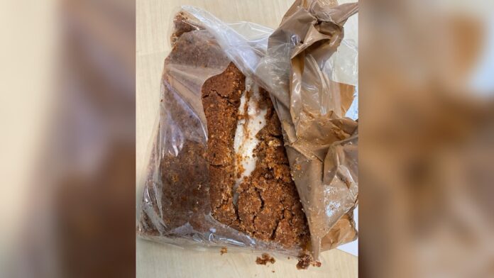 Nederlandse douane ontdekt cocaïne verstopt in pinda sambel