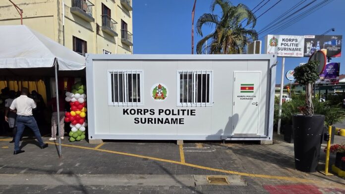 Nieuwe politiepost midden in uitgaanscentrum Paramaribo moet sneller optreden bij incidenten mogelijk maken