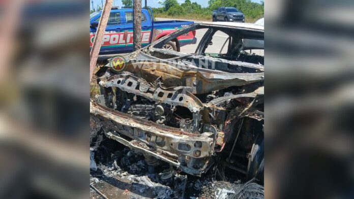 Toyota volledig uitgebrand aangetroffen bij afslag naar Colakreek