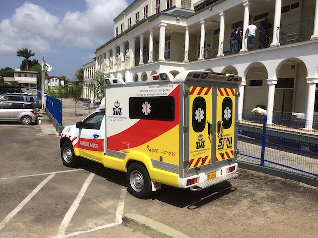 Nieuwe ambulance voor St. Vincentius Ziekenhuis
