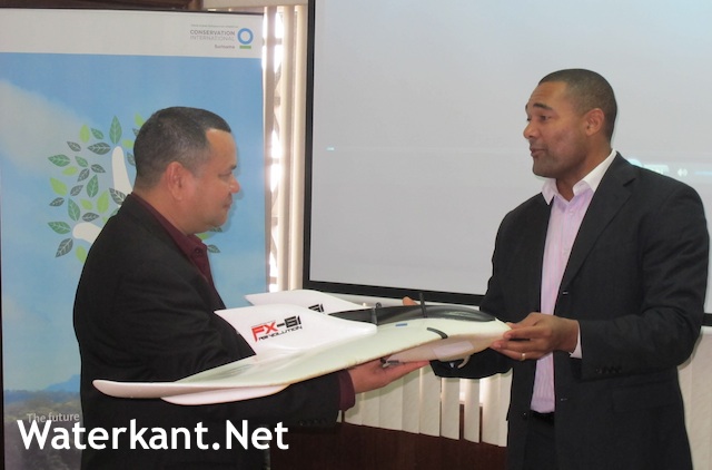 Conservation International Suriname schenkt drones aan ministerie
