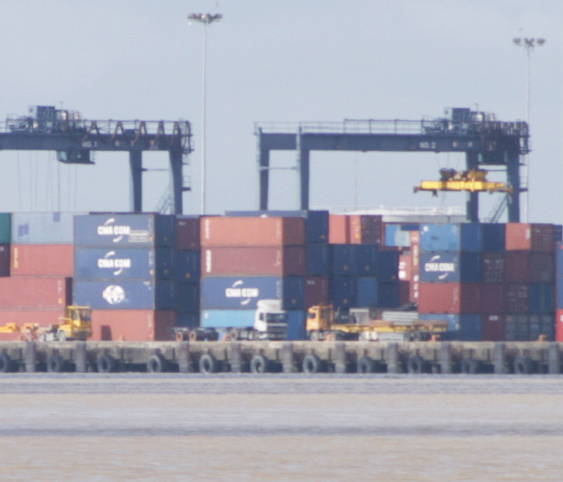 Surinaamse haven laat te veel door, levert te weinig op