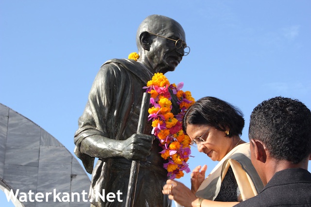 Indiase ambassadeur in Suriname herdenkt Gandhi