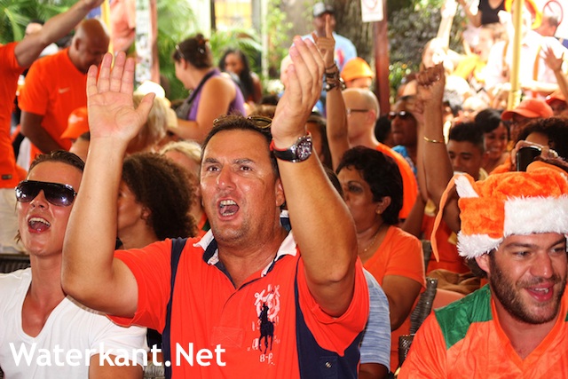 Nederland wint van Mexico en moet tegen Costa Rica