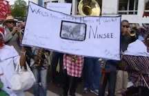 Protest bij herdenking afschaffing slavernij