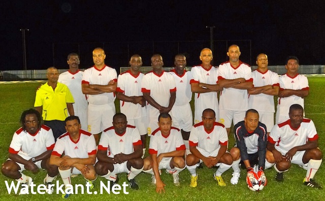Clarence Seedorf op voetbaltoernooi in Suriname