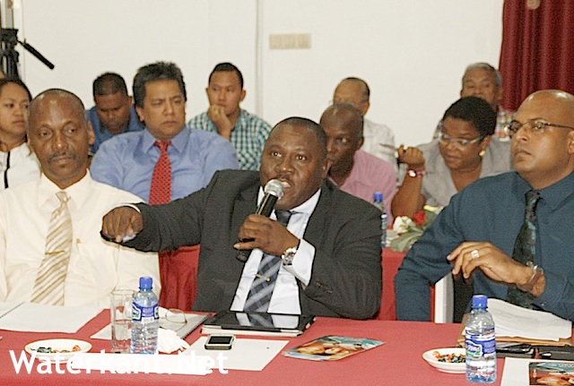 Minister wil betaalbare internetdiensten in Suriname