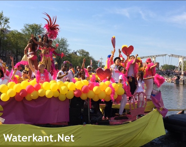 Koninkrijksboot wint Canal Parade Amsterdam