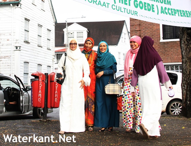 Moslima met hijab geweerd van rijexamen in Suriname