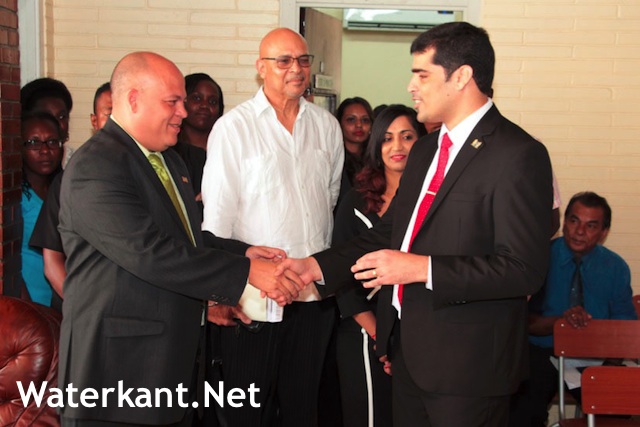 Minister bestrijdt discriminatie Surinaams VWO