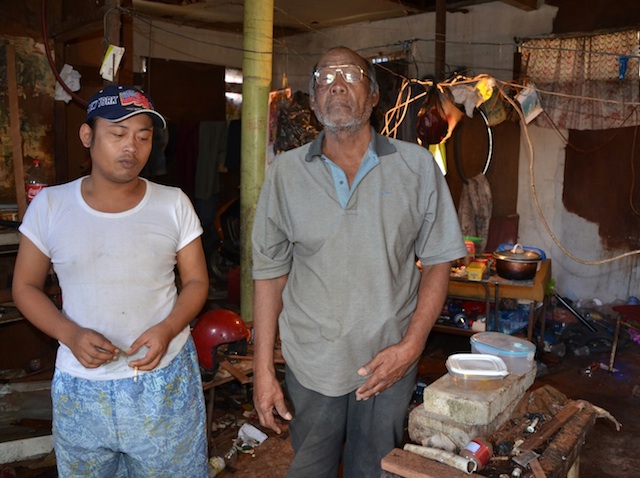 ‘Zieke vader en zoon wonen al 20 jaar in smerige toestand’